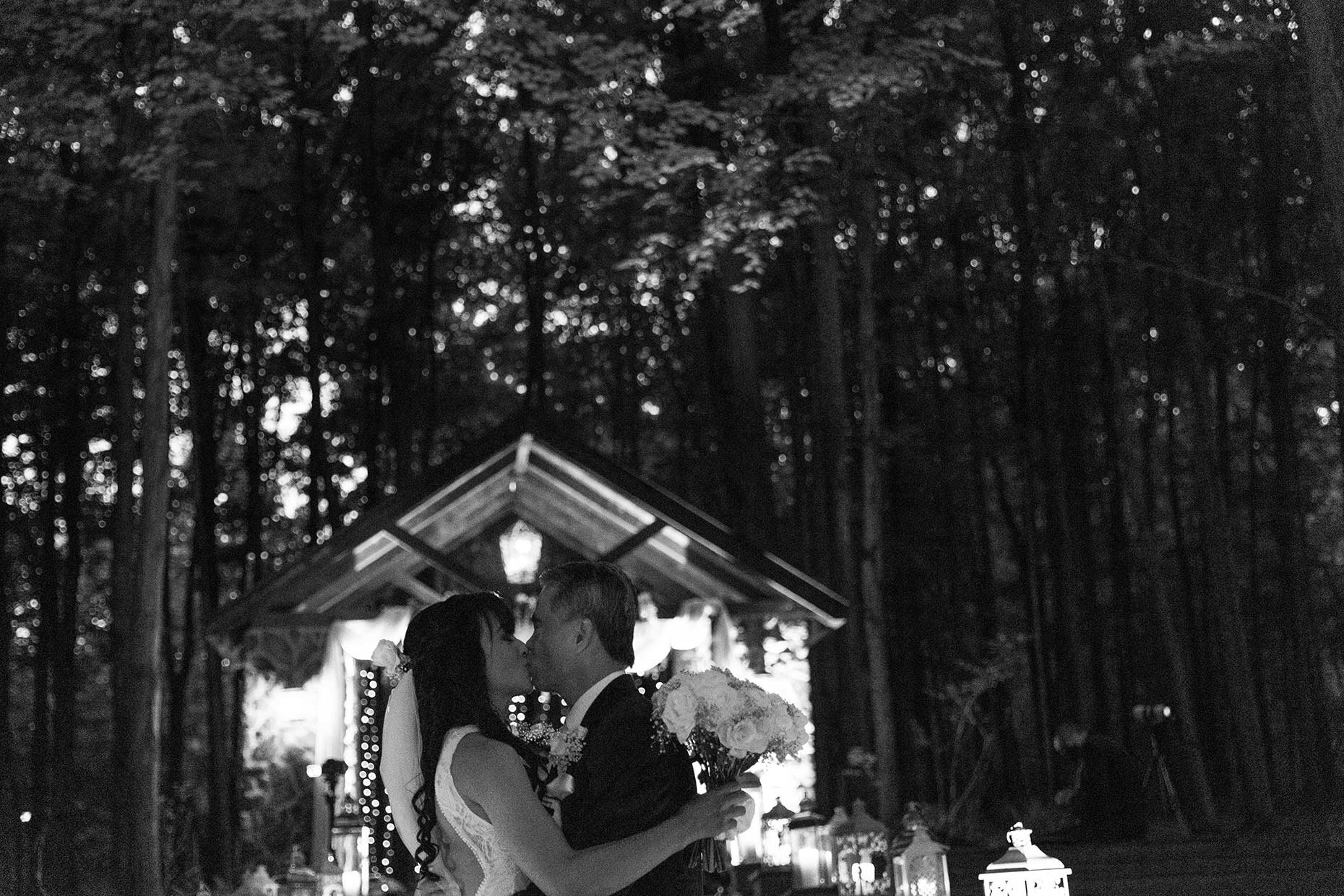 Kiss in the woods in black and white