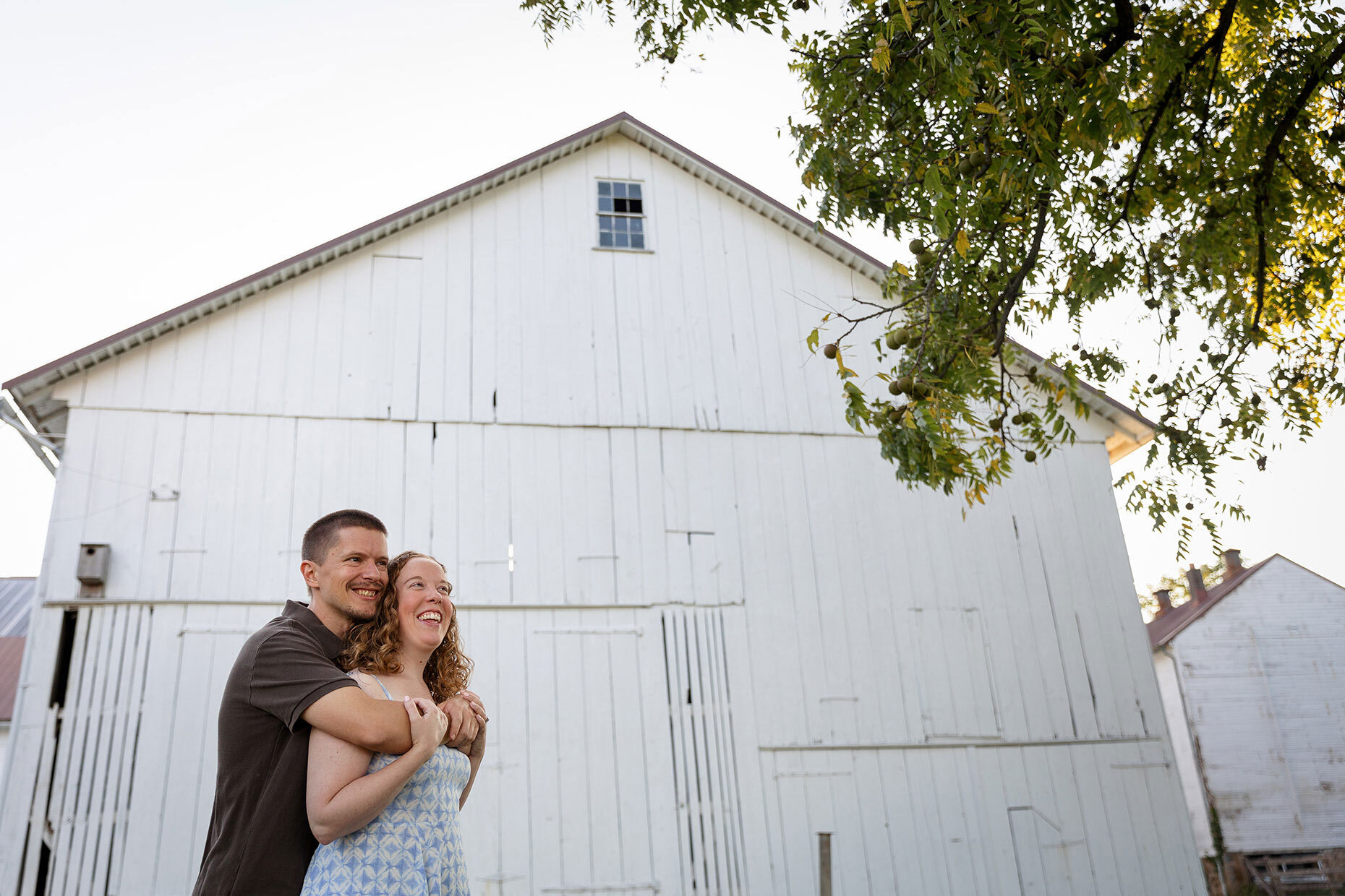 Engagement photos in front of a whit barn