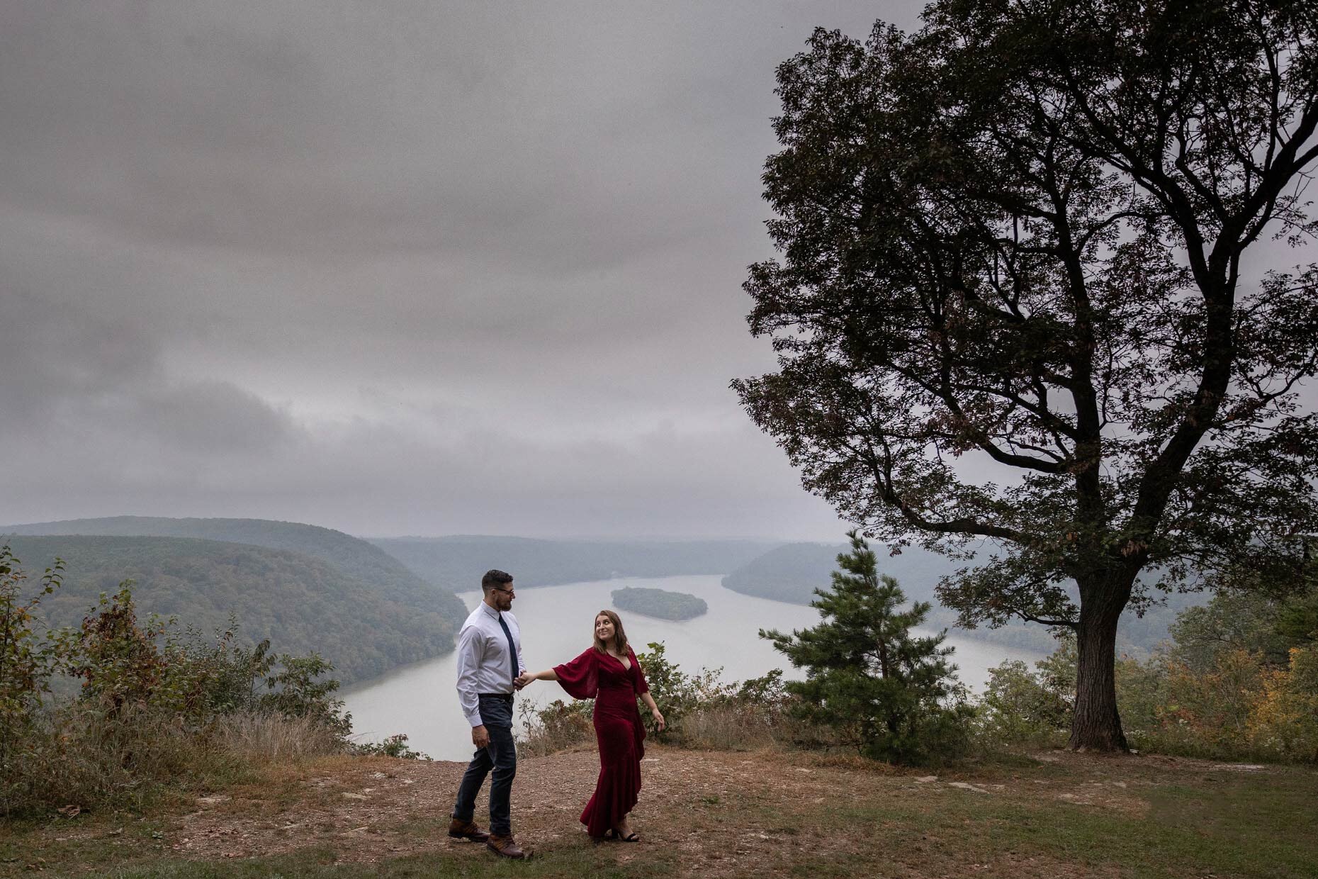 Couple Walking on cloudy foggy day at Pinnacle Overlook